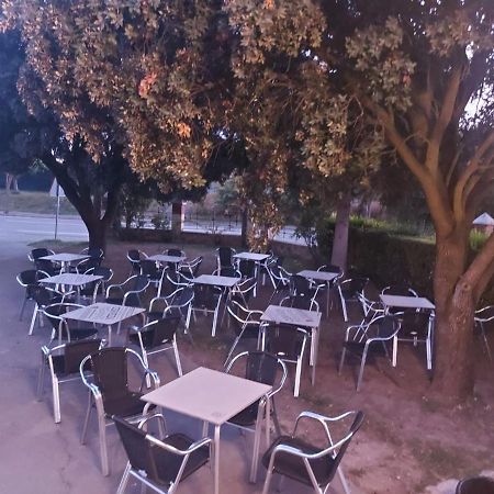 Hostal Linares Villanueva de Argaño Kültér fotó