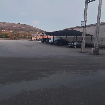 Hostal Linares Villanueva de Argaño Kültér fotó