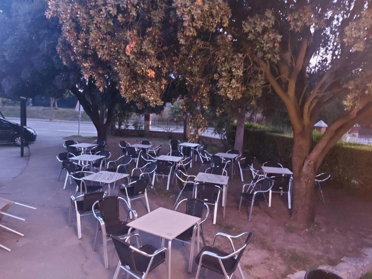 Hostal Linares Villanueva de Argaño Kültér fotó