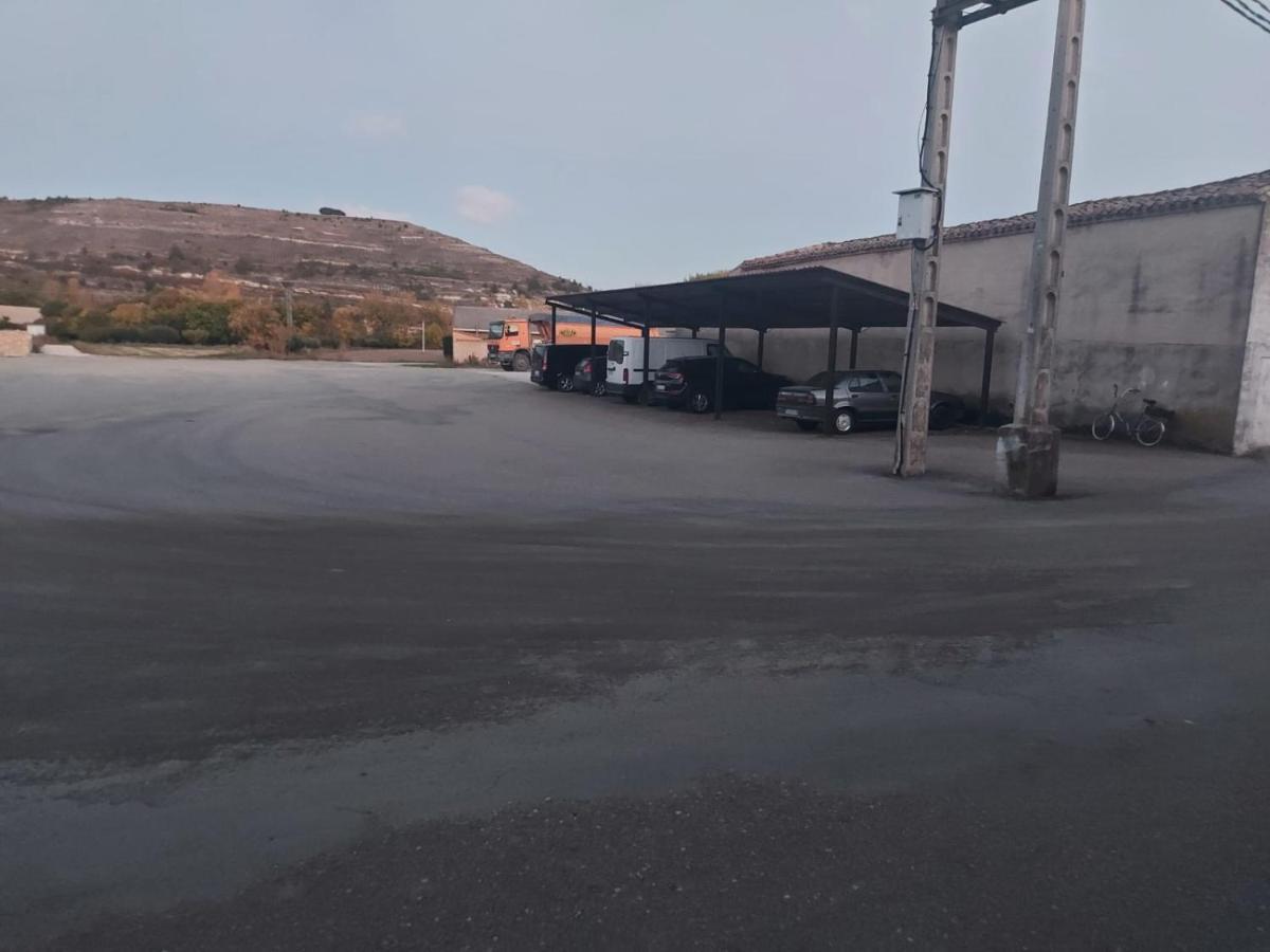 Hostal Linares Villanueva de Argaño Kültér fotó