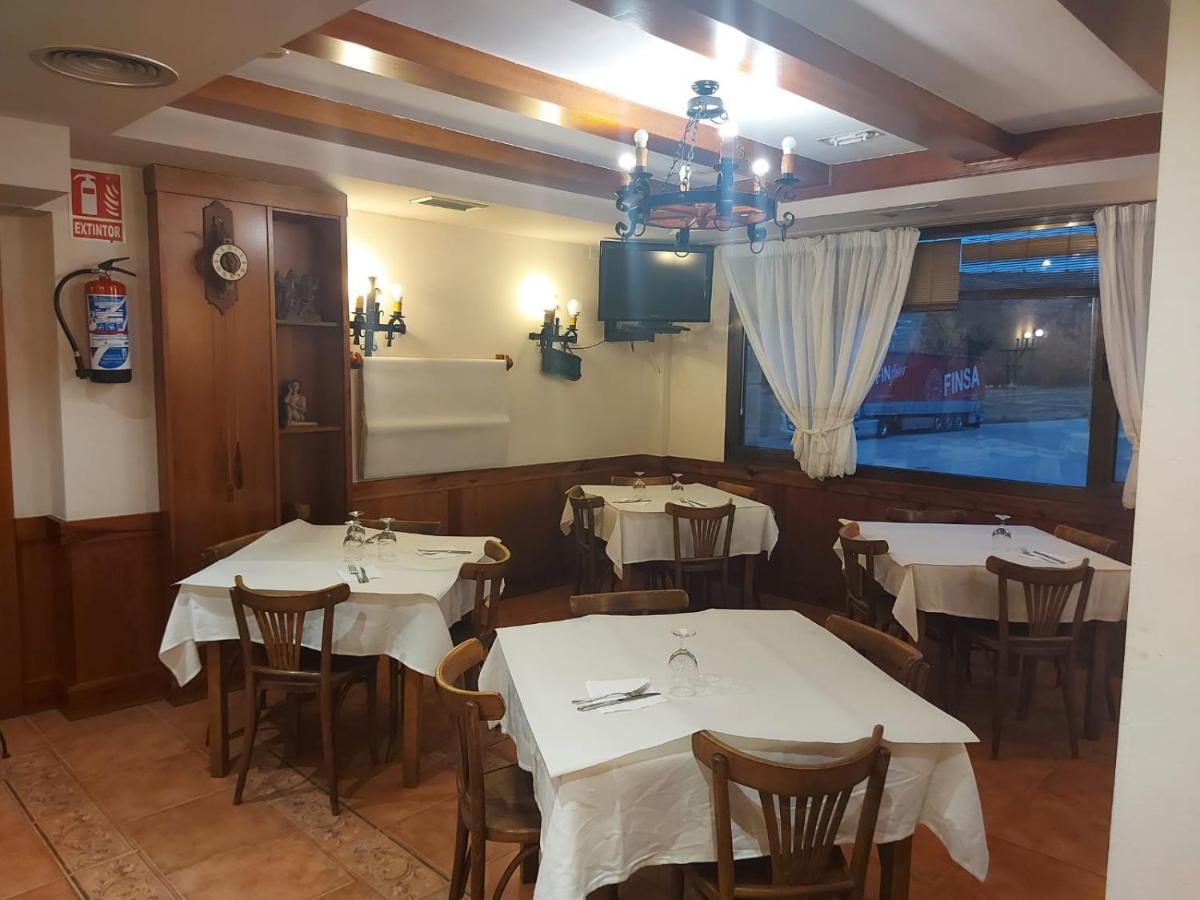 Hostal Linares Villanueva de Argaño Kültér fotó